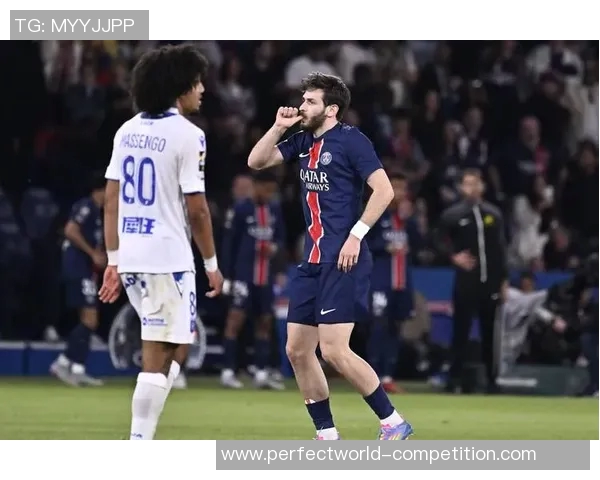 西甲激战热刺与巴黎圣日耳曼平局红牌事件引发全场热议与争议